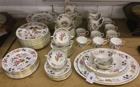 Coalport dinner service decorated with flowers